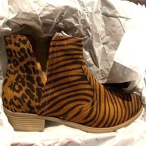 True Craft Tiger & Leopard Tessa Booties (7.5)